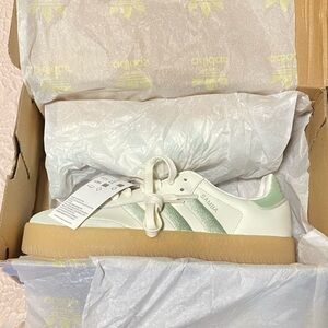 ADIDAS SAMBAE 
US WOMEN SIZE 8
NEW WITH TAGS 
NEVER WORN ✨